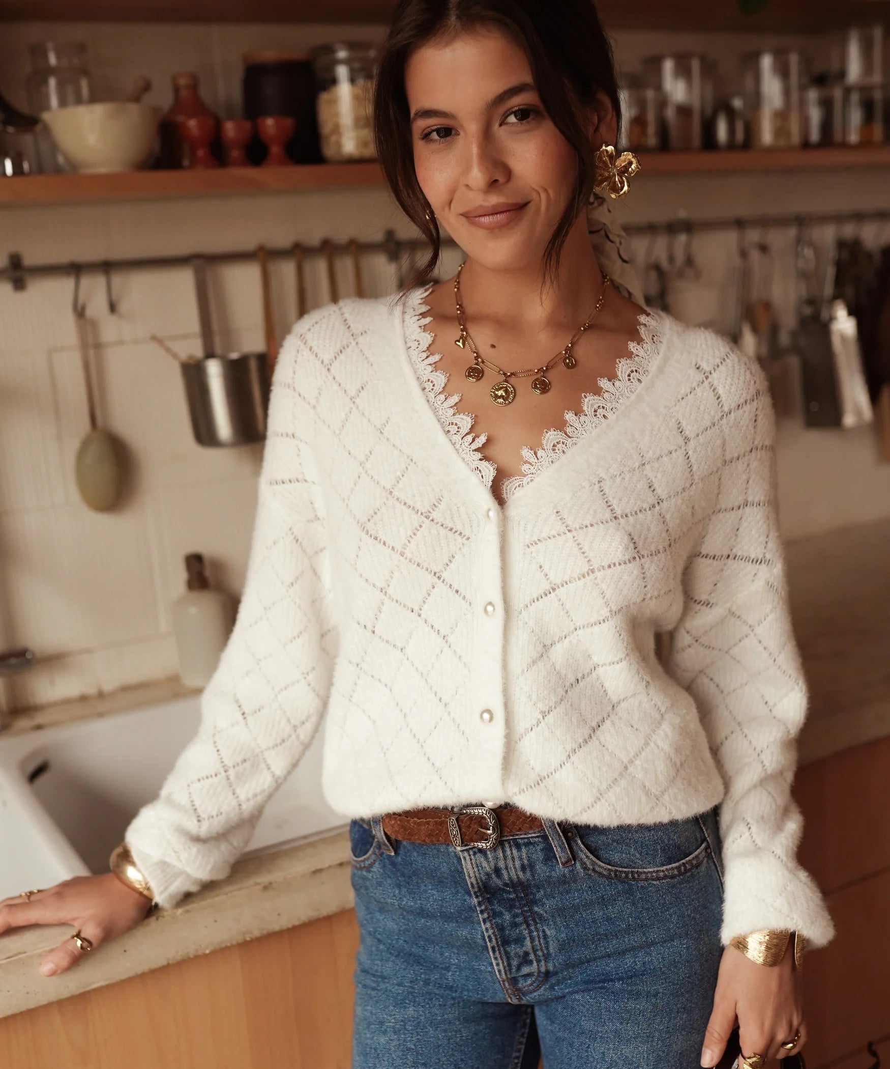 Gilet Cleo avec un jean et accessoires 