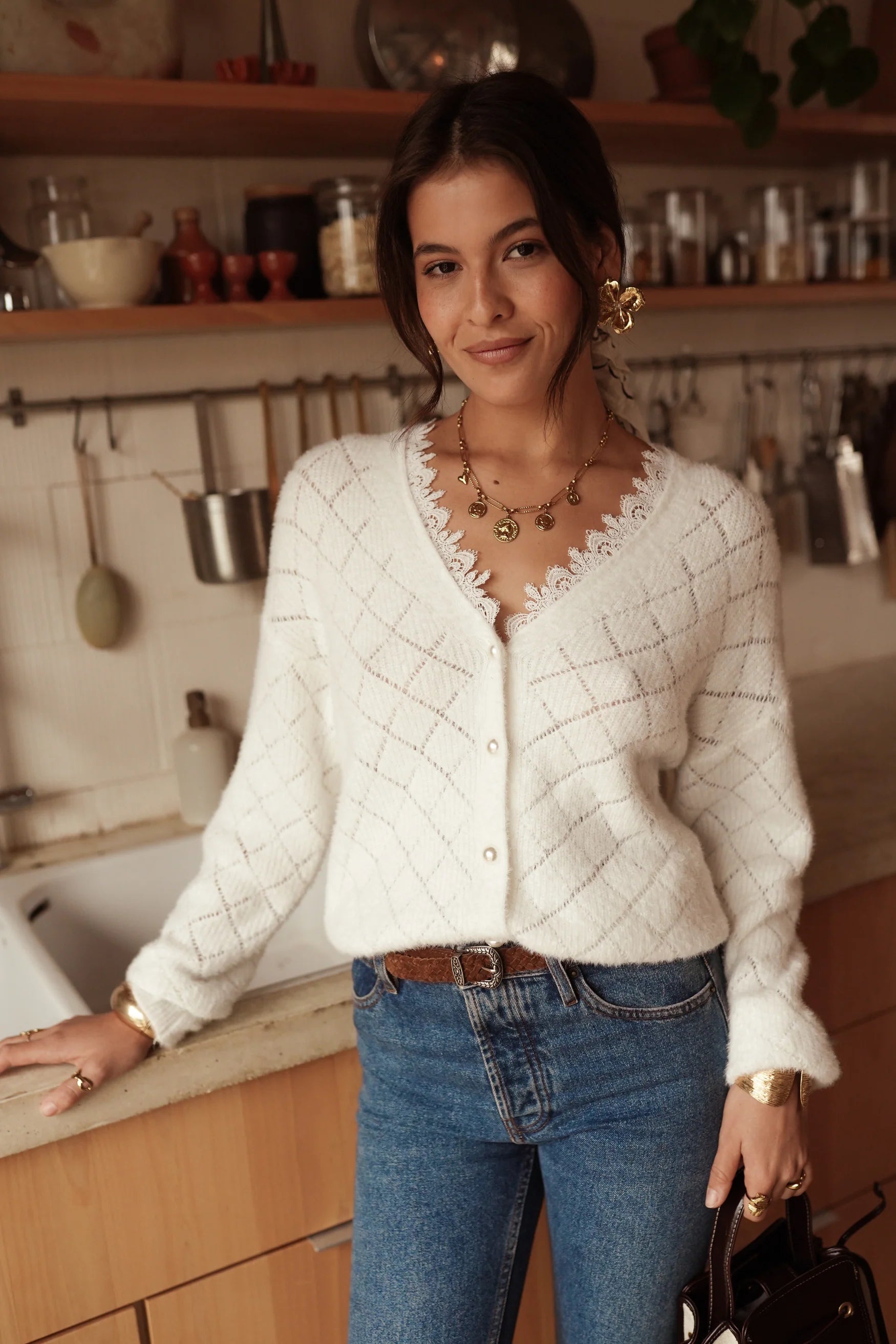 Gilet Cleo avec un jean et accessoires 