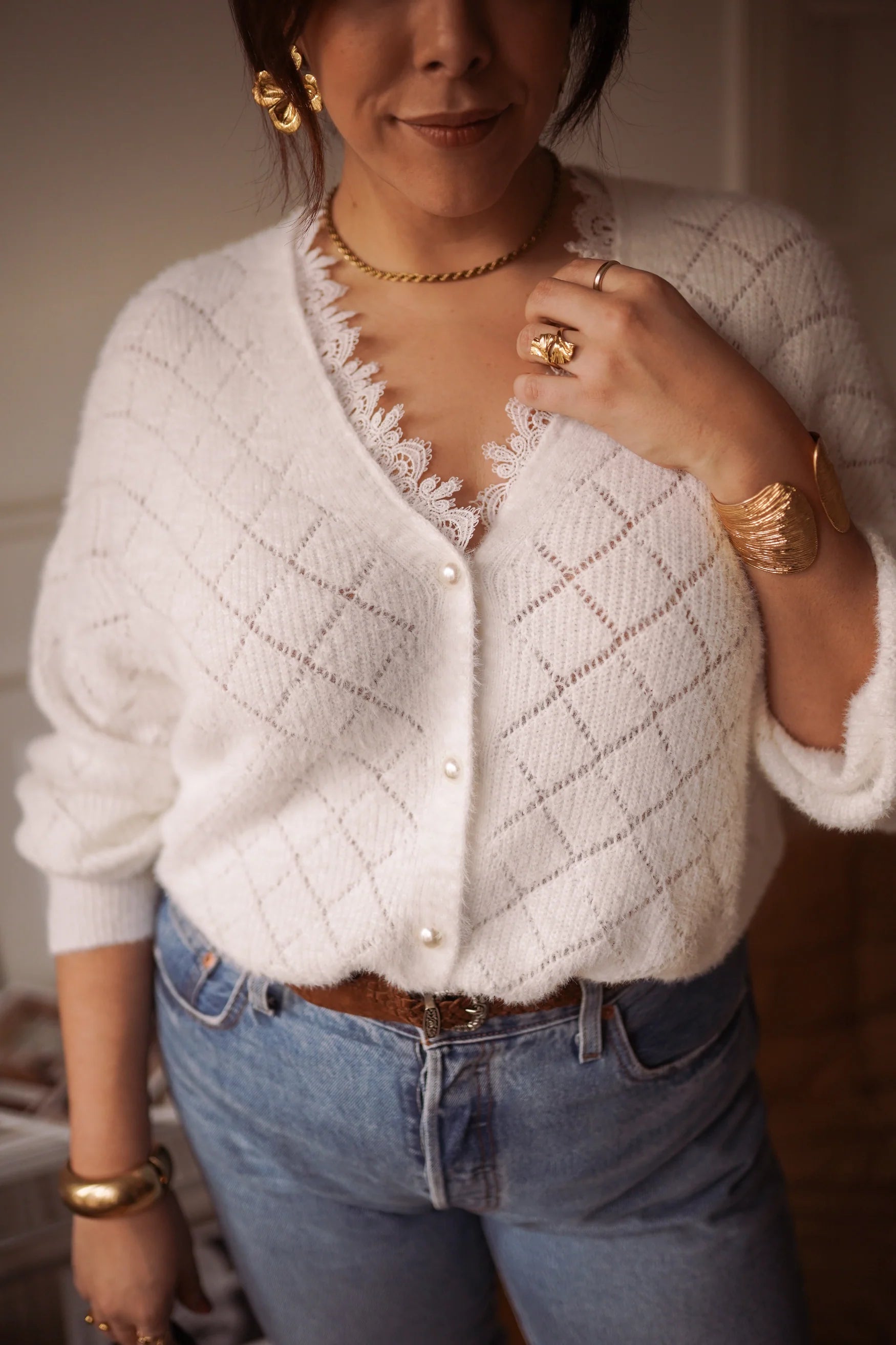 Gilet Cleo avec le détail encolure avec dentelle