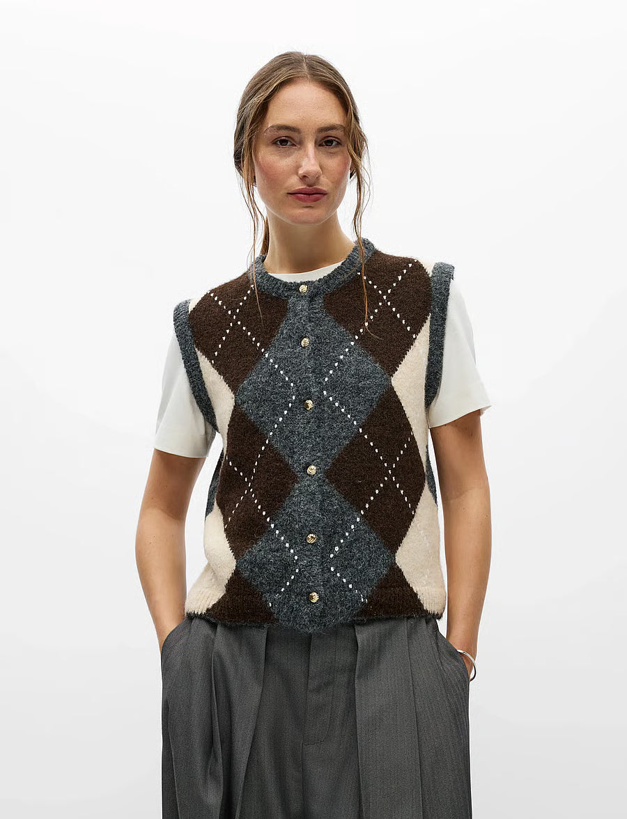 Gilet sans manches en maille gris mélangé et marron à motif losanges OBJECT Objbrenda avec boutons dorés porté de face