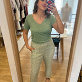 Pantalon droit fluide imprimé Vildj - Vert Sauge - SUN VALLEY FEMME