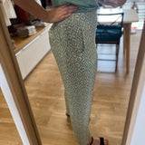 Pantalon droit fluide imprimé Vildj - Vert Sauge - SUN VALLEY FEMME