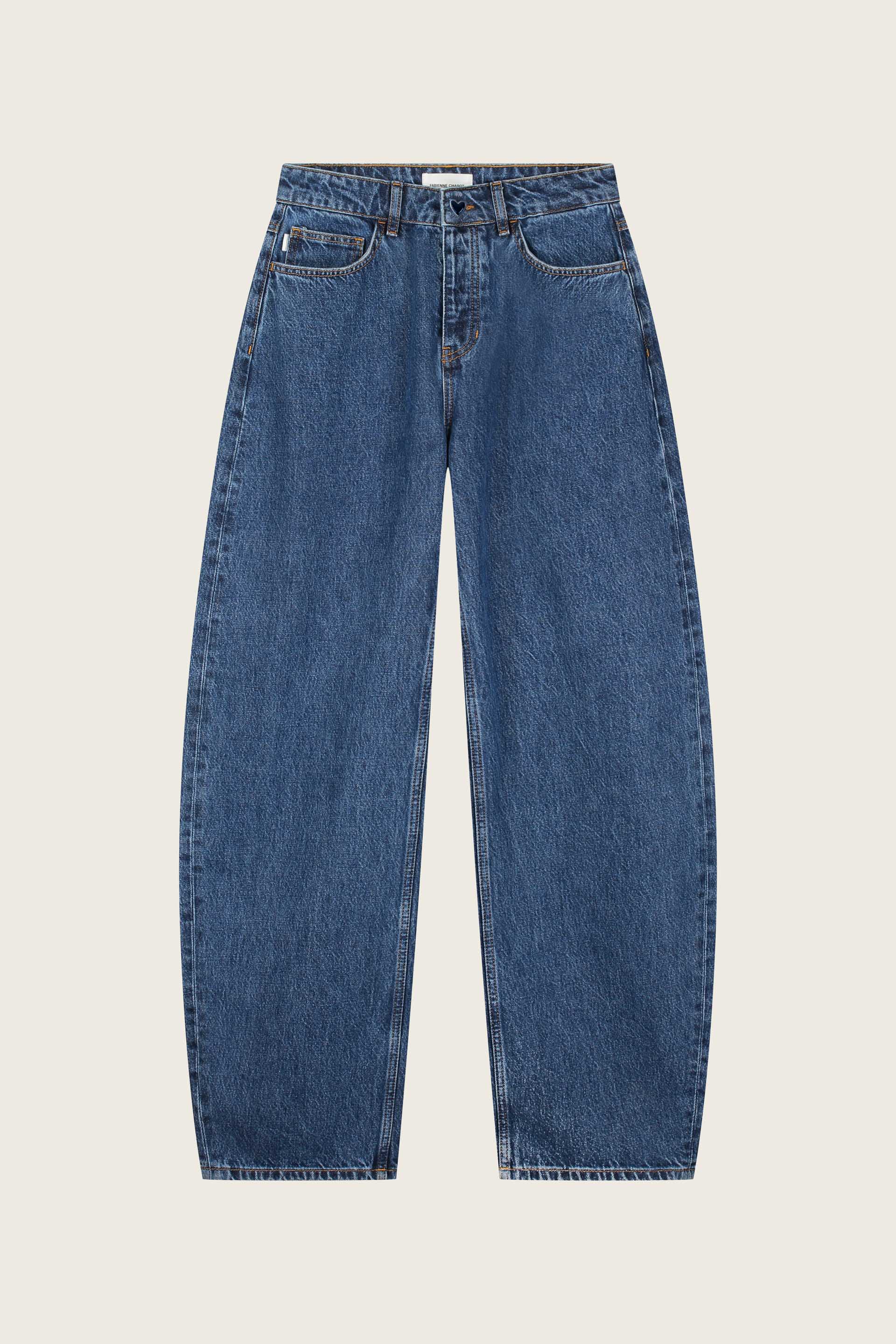 Visuel à plat du jean taille haute bleu moyen à jambes arrondies FABIENNE CHAPOT Betty Barrel