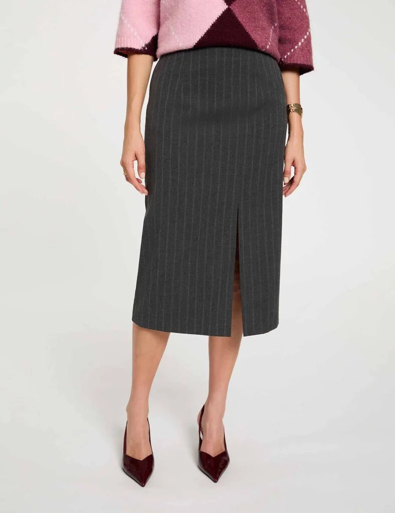 Zoom sur la coupe taille haute et la fente élégante de la jupe Jcosy MORGAN