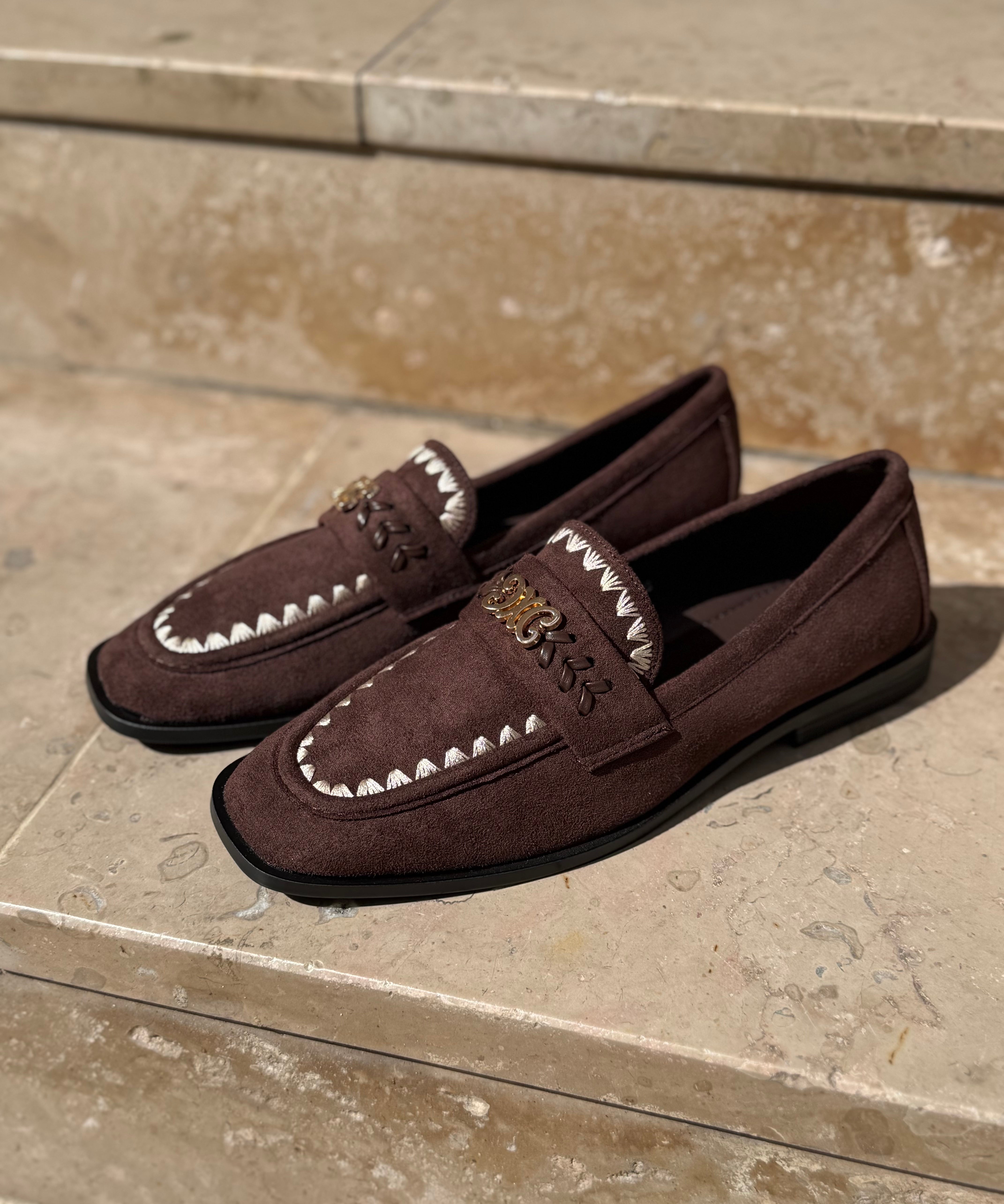 Mocassins en daim marron foncé LORA vue incliné