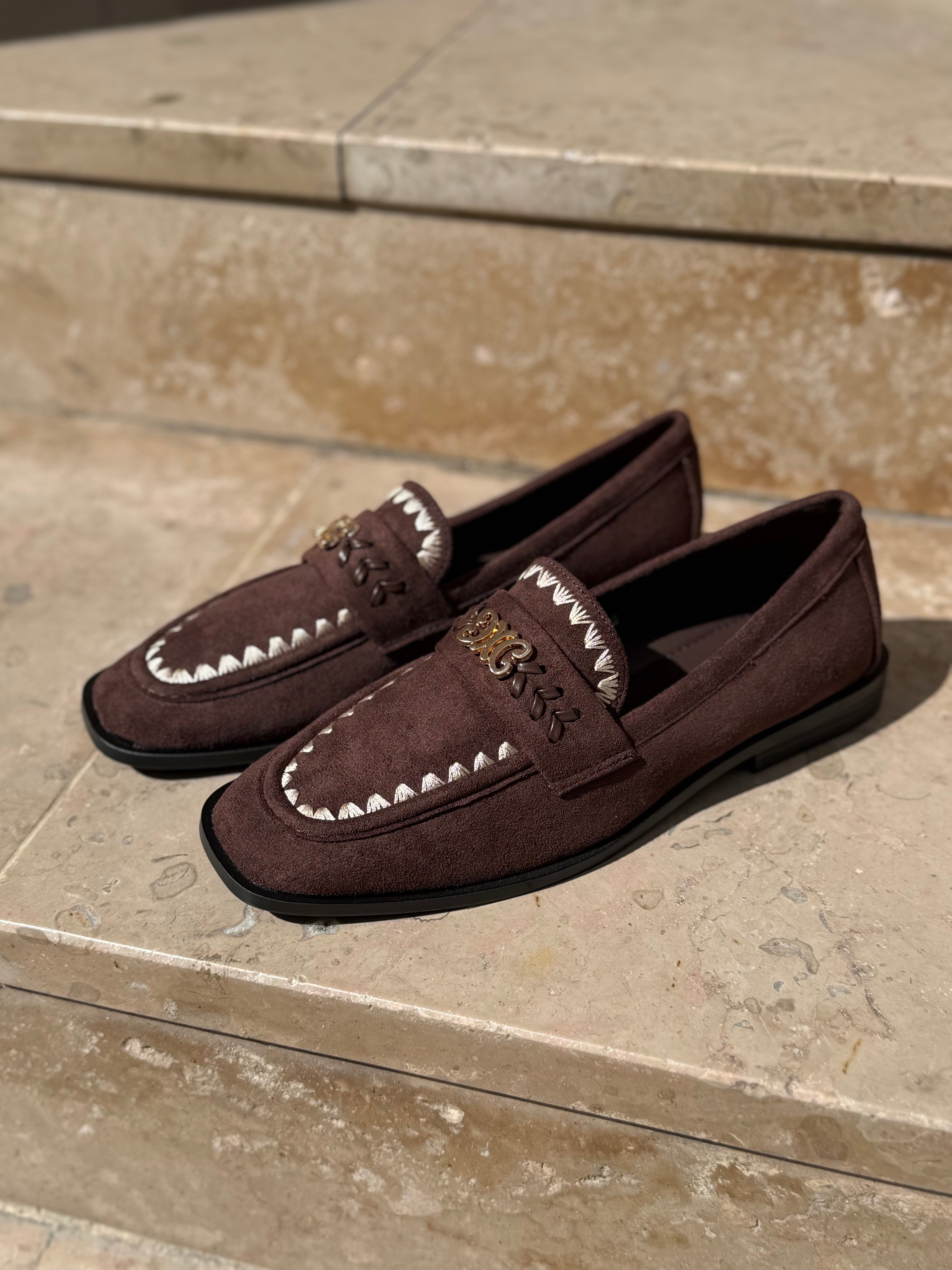 Mocassins en daim marron foncé LORA vue incliné