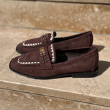 Mocassins en daim marron foncé LORA vue de côté
