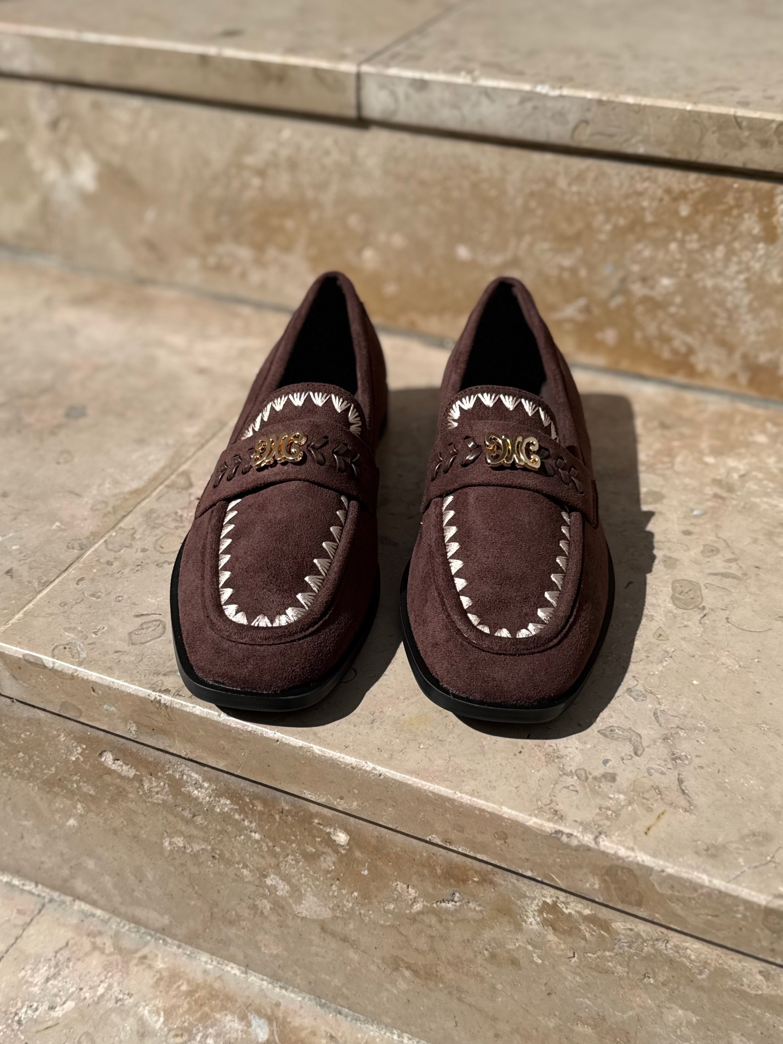 Mocassins en daim marron foncé LORA vue de face