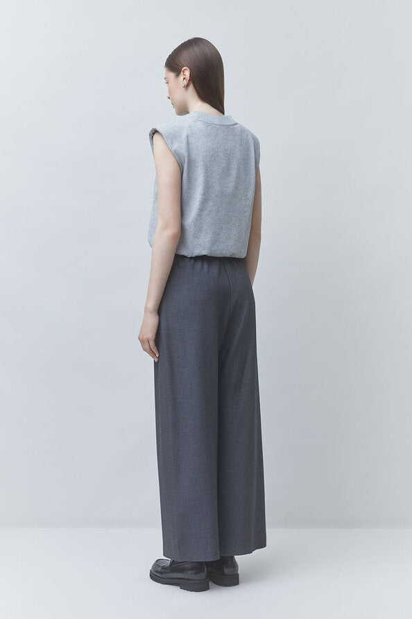Vue de profil et dos du pantalon fluide gris carbone SUNCOO FEMME Jerry montrant la taille élastiquée