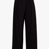 Visuel à plat du pantalon large noir SUNCOO FEMME Jupiter montrant le détail drapé portefeuille sur l'avant