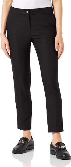 Zoom sur la coupe droite et la fermeture boutonnée du pantalon noir MORGAN Plime