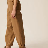 Pantalon cargo élégant en toile légère Ykaris - Ecorce camel - DES PETITS HAUTS