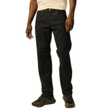 Pantalon chino noir à coupe regular SUN VALLEY HOMME Wolfin porté de face avec des baskets sombres et un t-shirt beige
