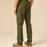 Vue de dos du pantalon chino kaki SUN VALLEY HOMME Wousta montrant la poche passepoilée boutonnée