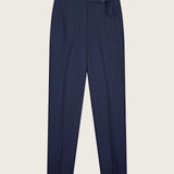 Pantalon tailleur Elliot à fines rayures bleu marine présenté à plat sur fond neutre