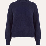 Gros plan sur la maille douce en mohair et le col montant du pull LA FÉE MARABOUTÉE Genesio