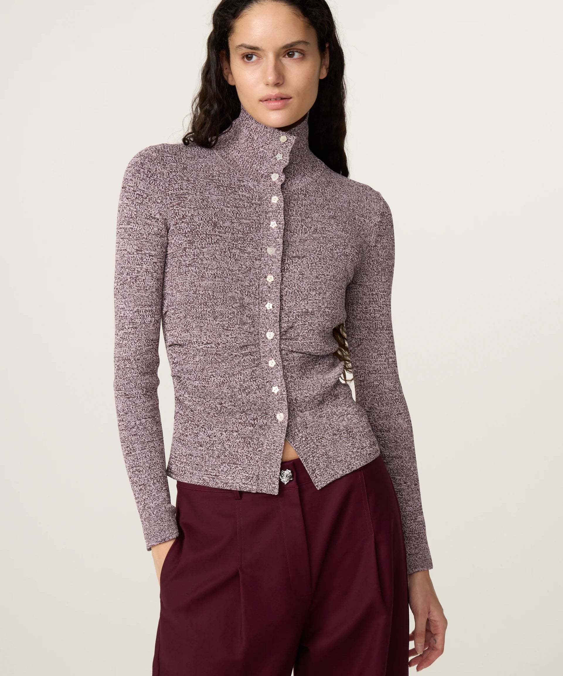 Plan moyen du pull ajusté Tilda en maille chinée violette FABIENNE CHAPOT