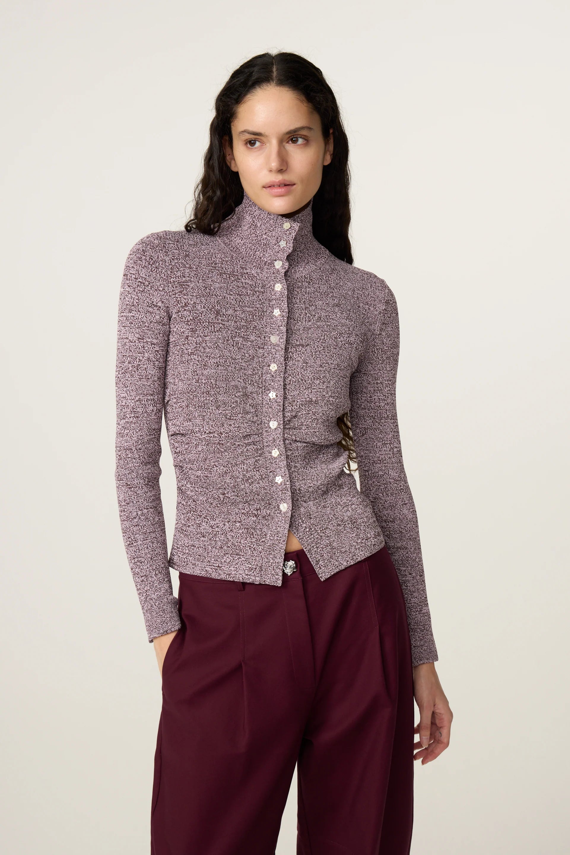 Plan moyen du pull ajusté Tilda en maille chinée violette FABIENNE CHAPOT