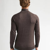 Vue de dos du pull ajusté marron cèdre PETROL INDUSTRIES HOMME