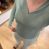 Pull léger col V à capuche Duyck - Vert sauge - SUN VALLEY FEMME