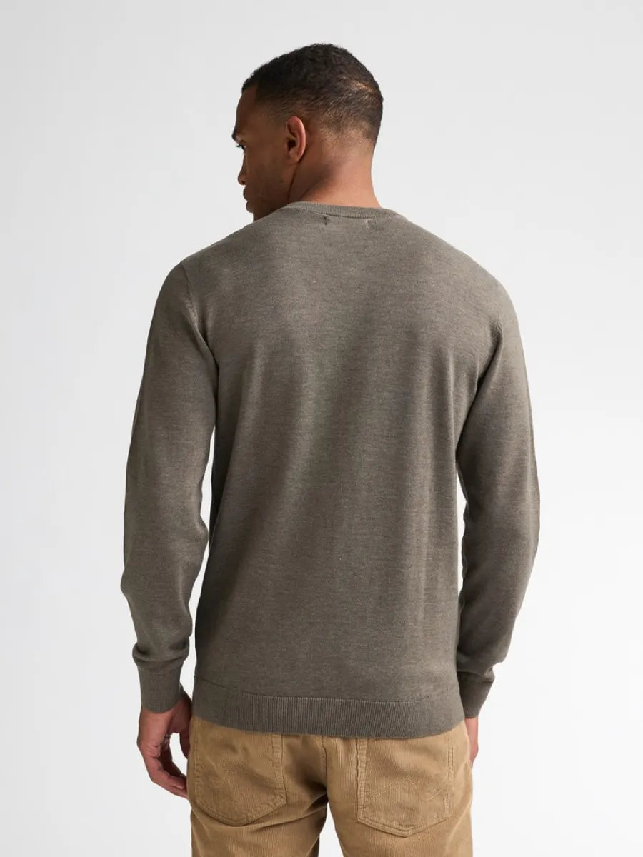 Vue de dos du pull col V vert mousse PETROL INDUSTRIES HOMME