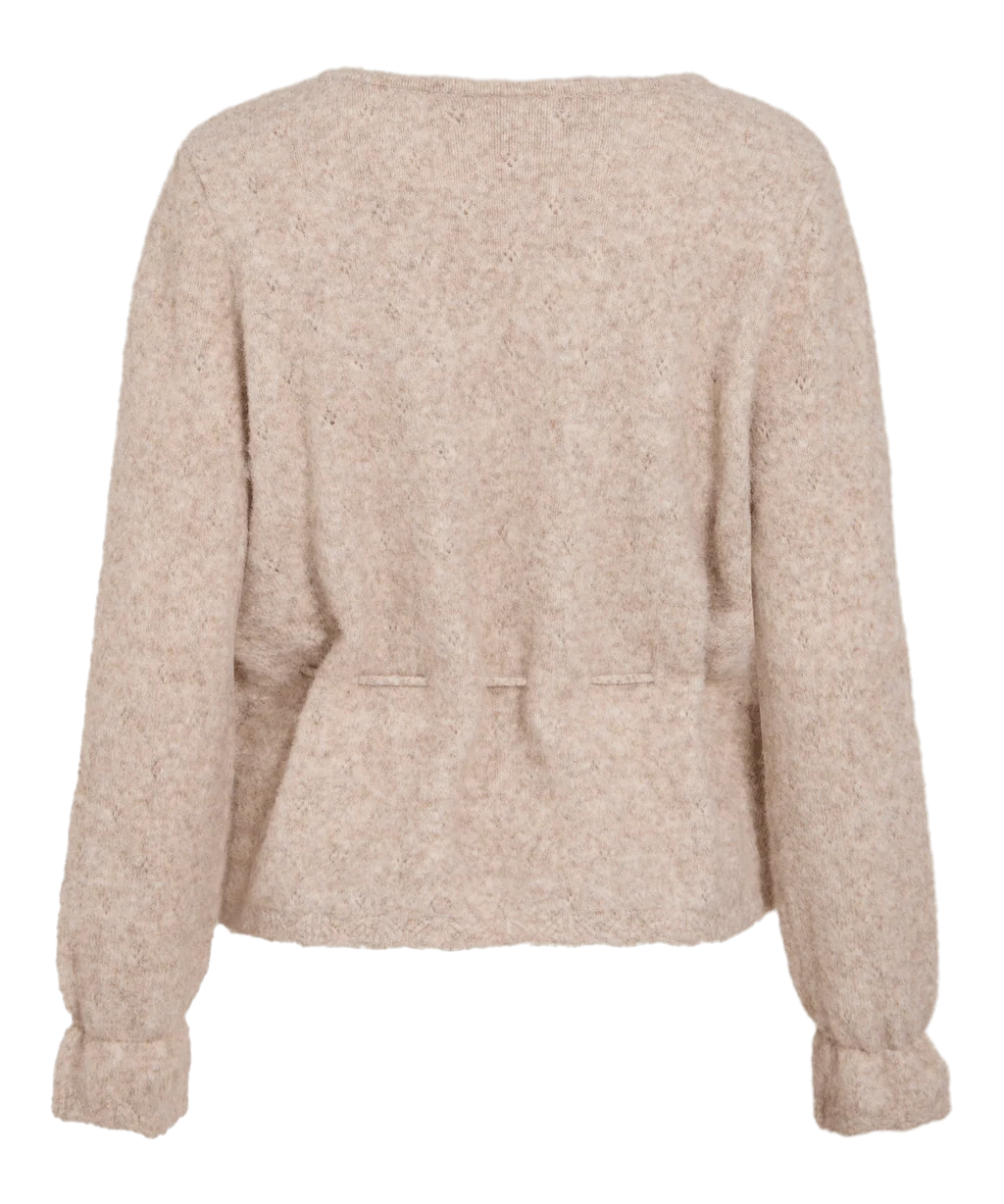 Vue de dos du pull beige en maille Vichamblin VILA montrant le tissage pointelle et le passage du cordon