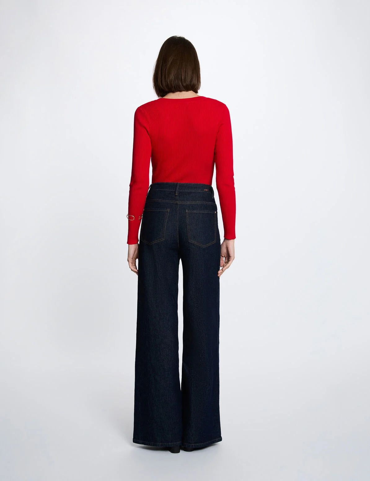 Vue de dos du pull ajusté en maille fine rouge MORGAN Mbiz