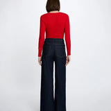 Vue de dos du pull ajusté en maille fine rouge MORGAN Mbiz