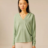 Pull léger col V à capuche Duyck - Vert sauge - SUN VALLEY FEMME