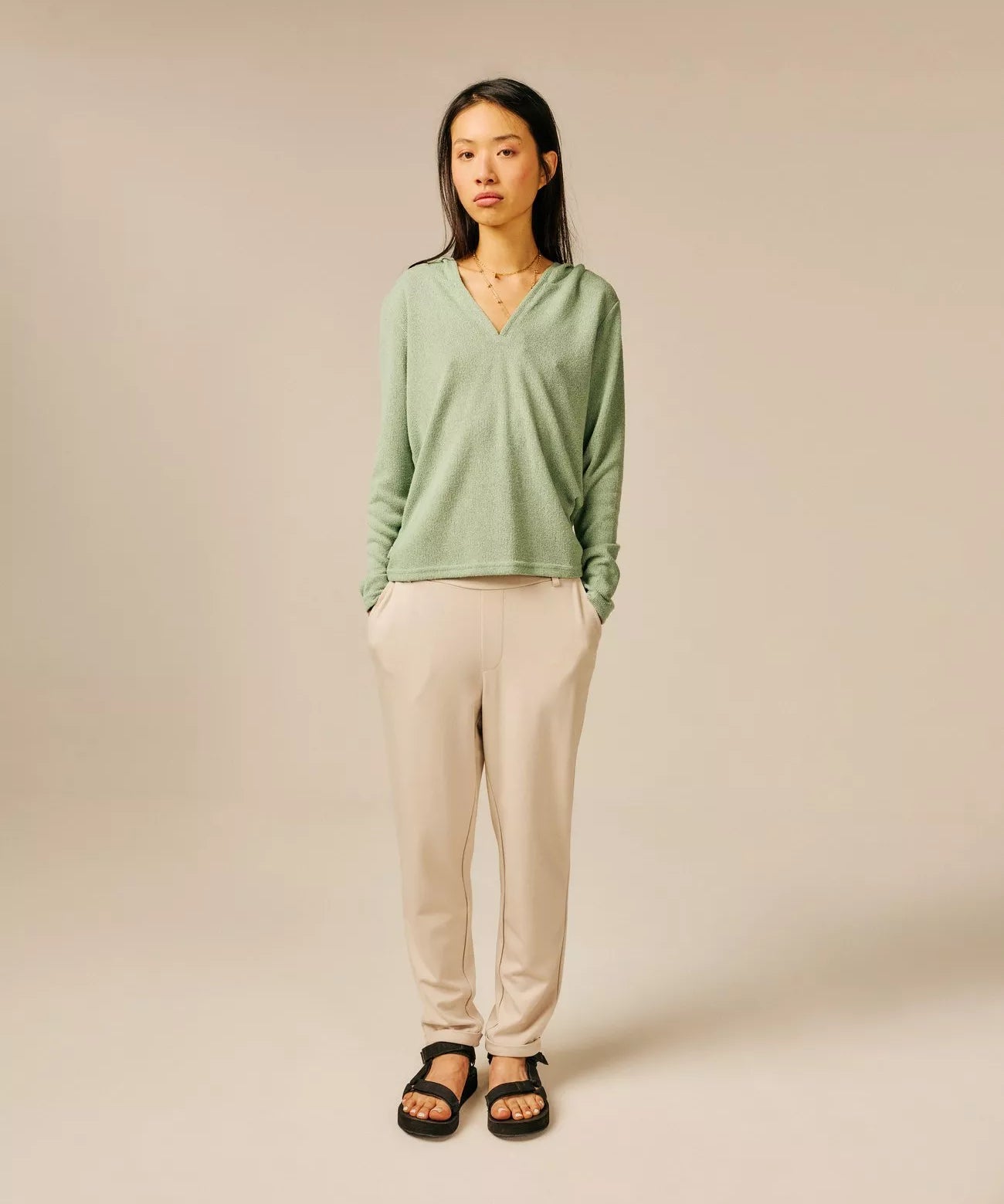 Pull léger col V à capuche Duyck - Vert sauge - SUN VALLEY FEMME