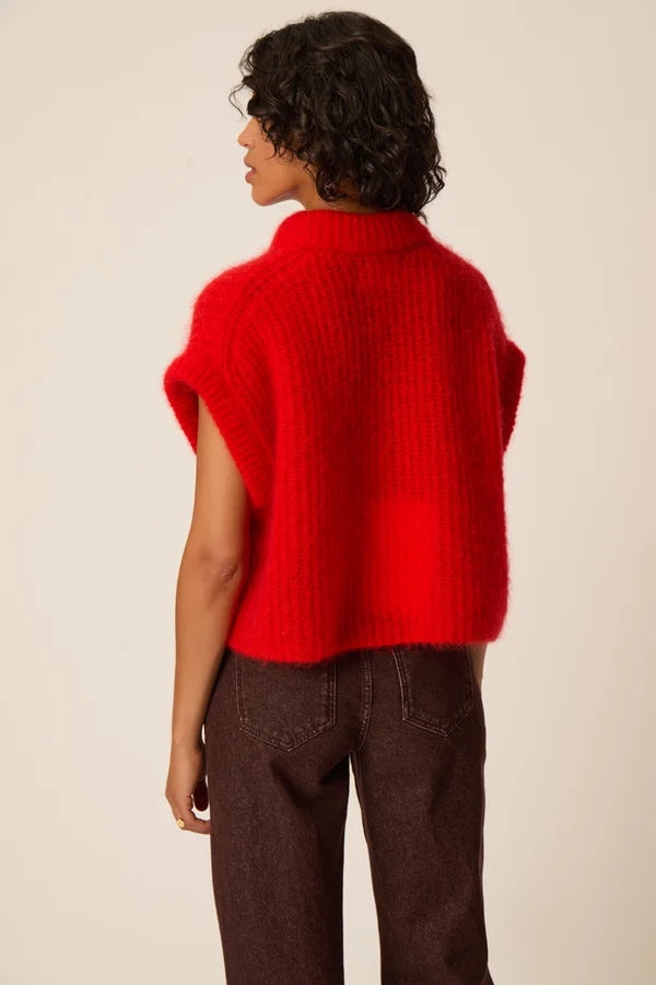 Vue de dos du pull sans manches col montant rouge Alize DES PETITS HAUTS