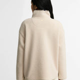 Vue de dos du pull polaire beige Merys Barbour montrant la coupe et le détail au col