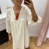 Robe courte bohème à pampilles brodées manches bouffantes - Écru - LOLA ESPELETA