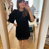 Robe courte en broderie anglaise florale Sophocle - Noir - DES PETITS HAUTS