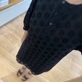 Robe courte en broderie anglaise florale Sophocle - Noir - DES PETITS HAUTS