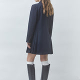 Vue de dos de la robe blazer bleu nuit SUNCOO FEMME Cassis révélant les plis latéraux