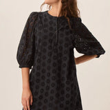 Robe courte en broderie anglaise florale Sophocle - Noir - DES PETITS HAUTS