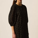 Robe courte en broderie anglaise florale Sophocle - Noir - DES PETITS HAUTS