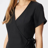 Robe courte portefeuille à volant B330185 - Noire - IKKS WOMEN