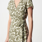 Robe courte portefeuille imprimée à nouer B330795 - Kaki - IKKS WOMEN
