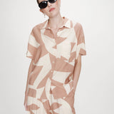 Chemise à manches courtes imprimé graphique Veil - Mocha - GRACE & MILA
