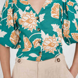 Blouse col V à manches courtes motif floraux Vahe - Vert - GRACE & MILA
