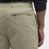 Short chino en coton twill délavé - Vert laurier - BARBOUR HOMME