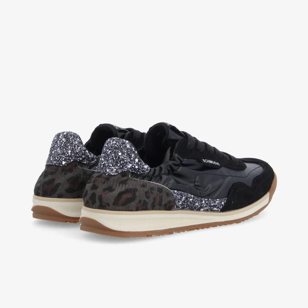 Vue arrière des sneakers Schmoove Camden femme mettant en valeur le contrefort léopard et le talon pailleté