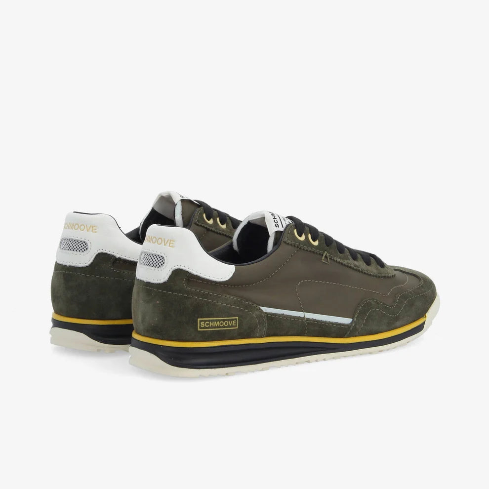 Vue arrière des baskets vert kaki SCHMOOVE Camden montrant le contrefort en cuir blanc et la semelle crantée
