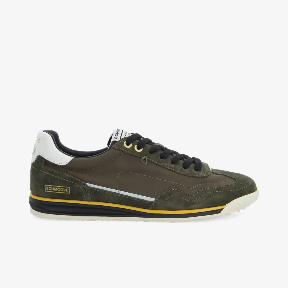 Vue de profil de la sneaker SCHMOOVE Camden vert kaki mettant en valeur le mélange de nylon, suède et la semelle de 3 cm