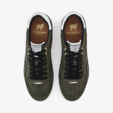 Vue du dessus des sneakers vert kaki SCHMOOVE Camden montrant l'étiquette de languette et la semelle intérieure en cuir