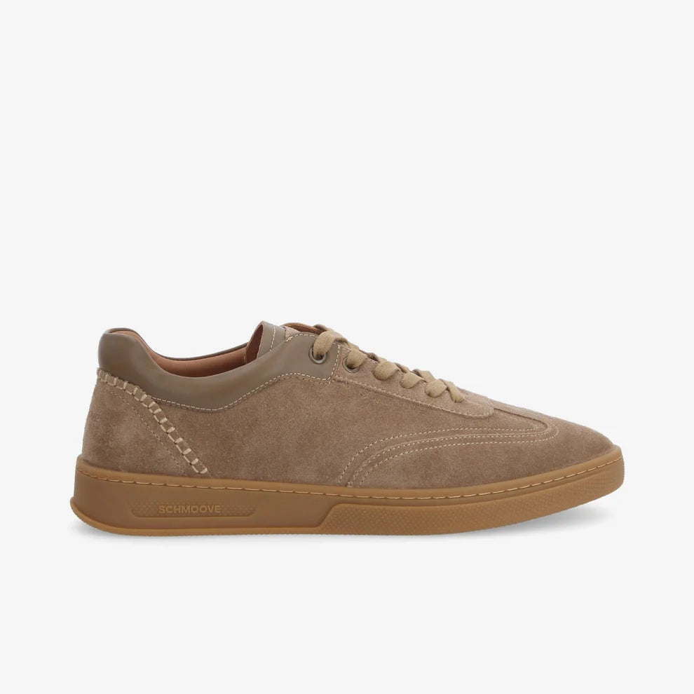 Vue de profil de la sneaker marron taupe SCHMOOVE San Marino mettant en valeur les détails du cuir et la semelle de 3,5 cm