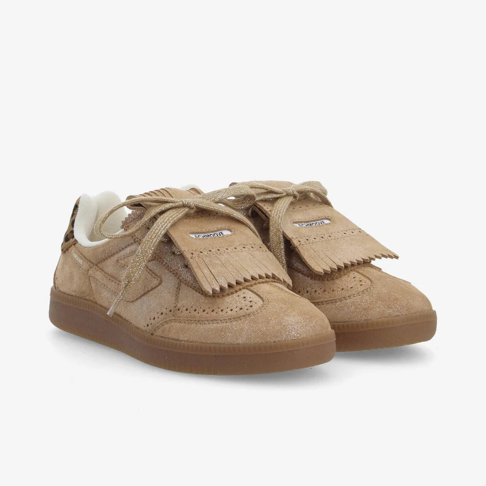 Sneakers marron métallisé SCHMOOVE Sheffield Golf avec languette à franges et lacets dorés brillantes vues de trois-quarts avant