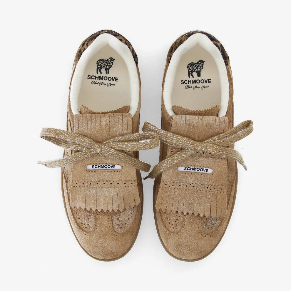 Vue du dessus des sneakers marron SCHMOOVE Sheffield Golf avec détail des franges kiltie et doublure intérieure